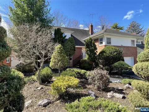 526 Rutland Ave, Teaneck, NJ 07666