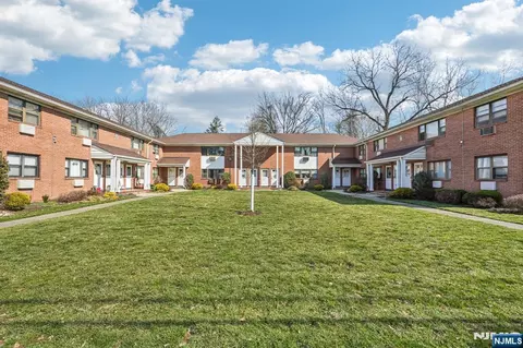 21 Colonial Dr #211, Little Falls, NJ 07424