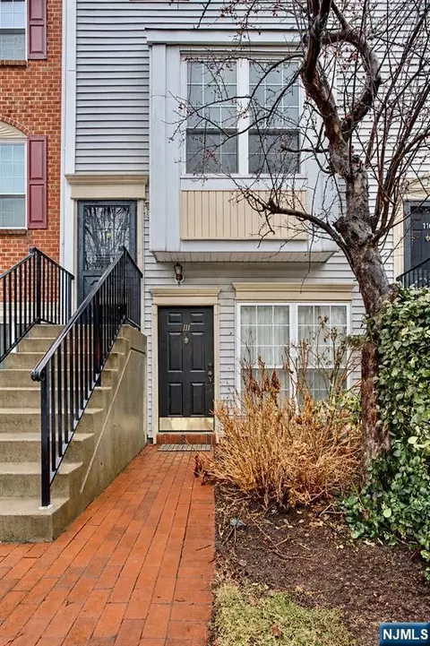 111 Cottonwood St, Jersey City, NJ 07305