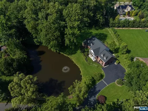 60 Brookside Dr, Saddle River, NJ 07458