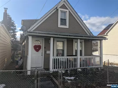 401 River Dr, Garfield, NJ 07026