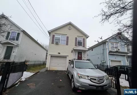 677 14th St, Newark, NJ 07103