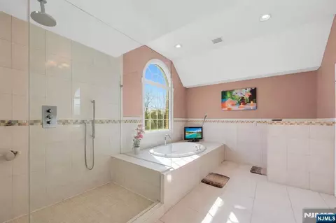 Bath - 683 Victoria Ave, Paramus, NJ 07652 photo 2 of 7