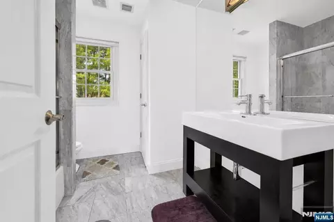 Bath - 683 Victoria Ave, Paramus, NJ 07652 photo 6 of 7