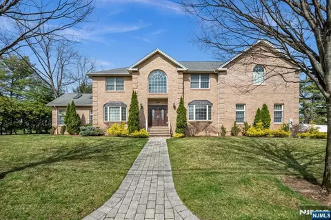 683 Victoria Ave, Paramus, NJ 07652