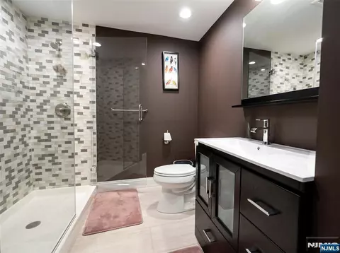 Bath - 683 Victoria Ave, Paramus, NJ 07652 photo 7 of 7