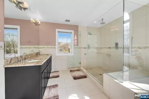 Bath - 683 Victoria Ave, Paramus, NJ 07652 photo 3 of 7