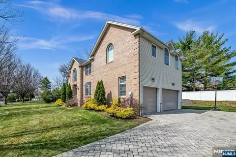 Exterior - 683 Victoria Ave, Paramus, NJ 07652 photo 2 of 4