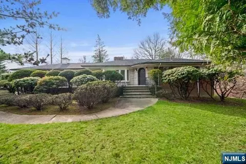 35 Old Dock Rd, Alpine, NJ 07620