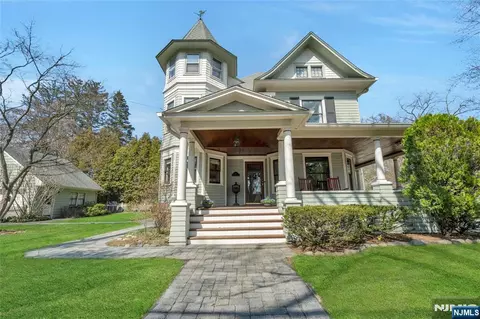 321 Hollywood Ave, Ho Ho Kus, NJ 07423