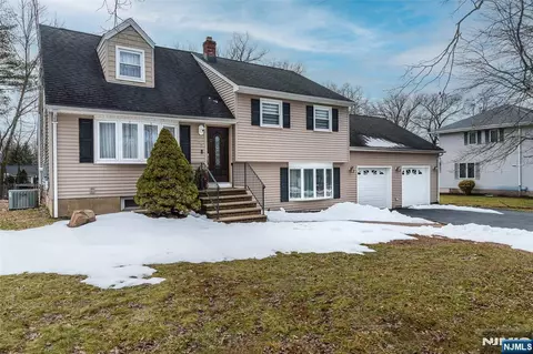 75 Longport Rd, Wayne, NJ 07470