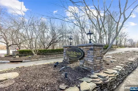 19 Sherbrooke Ct #27, Saddle River, NJ 07458