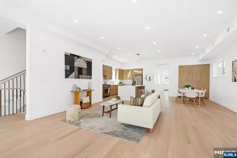 312 11th St #2, Union City, NJ 07087