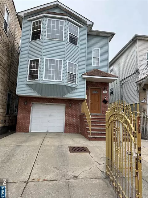 52 Stone St, Newark, NJ 07104