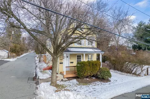 56 Pine St, Verona, NJ 07044