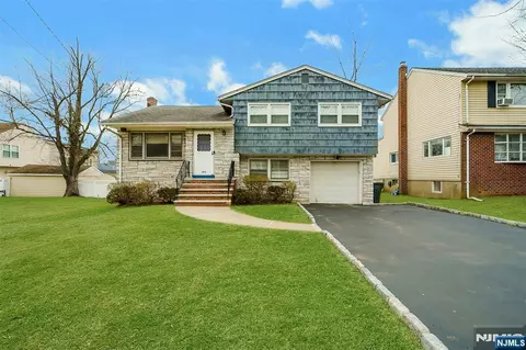 371 Greenwich St, Bergenfield, NJ 07621