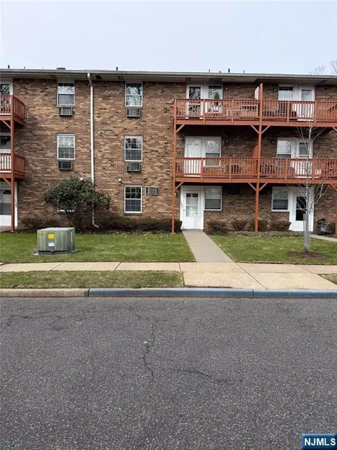 142 Maple St #142, Teaneck, NJ 07666