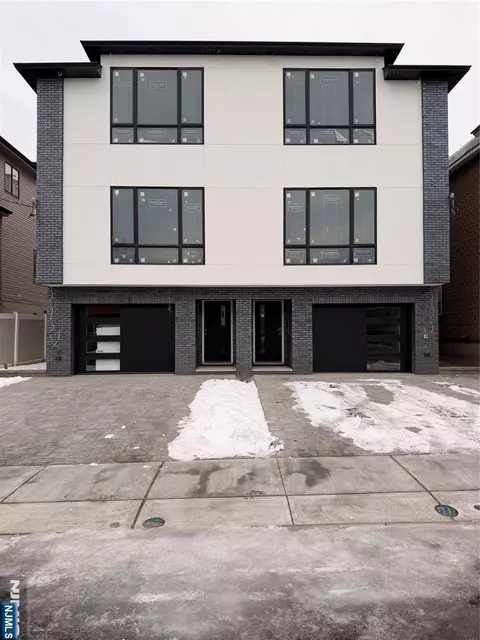 230 Washington Pl, Cliffside Park, NJ 07010