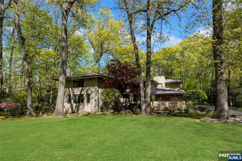 78 Apple Rdg, Woodcliff Lake, NJ 07677