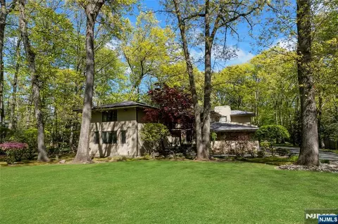 78 Apple Rdg, Woodcliff Lake, NJ 07677
