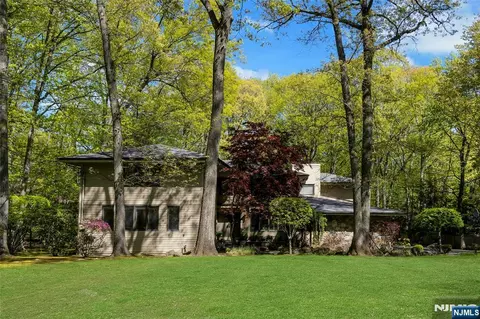 78 Apple Rdg, Woodcliff Lake, NJ 07677