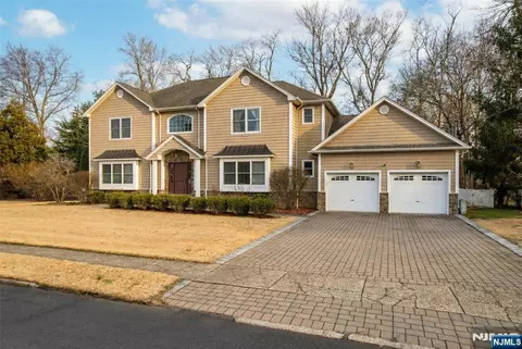 54 Charles Pl, Old Tappan, NJ 07675