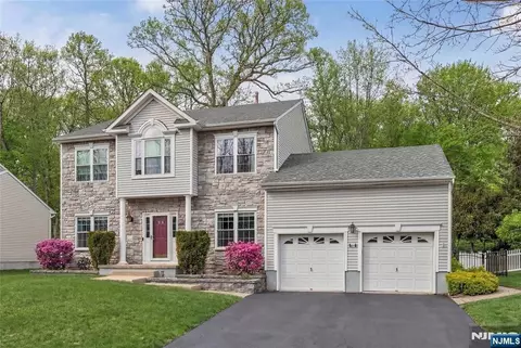 114 Black Oak Trl, Lake Hopatcong, NJ 07849