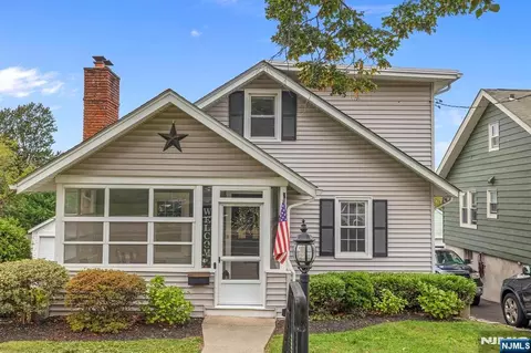 17 Lane Ave, West Caldwell, NJ 07006