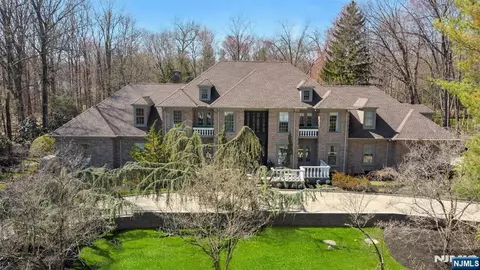 31 Burning Hollow Rd, Saddle River, NJ 07458