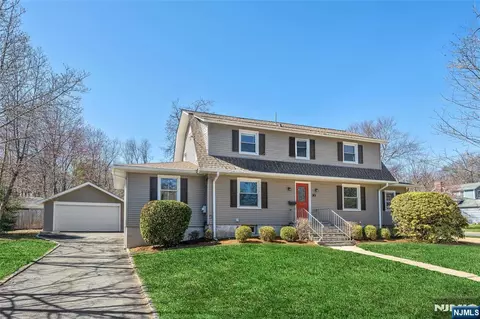 93 Carlton Ave, Ho Ho Kus, NJ 07423