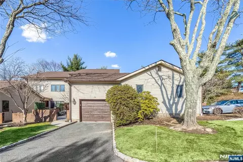 89 Fisher Rd, Mahwah, NJ 07430
