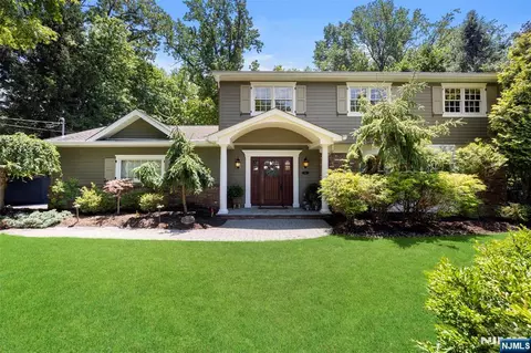 565 Dorchester Dr, River Vale, NJ 07675