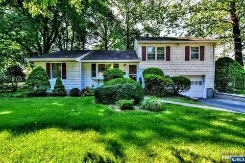 420 Park Ave, Midland Park, NJ 07432