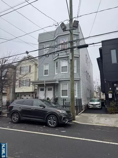743 S 19th St, Newark, NJ 07103