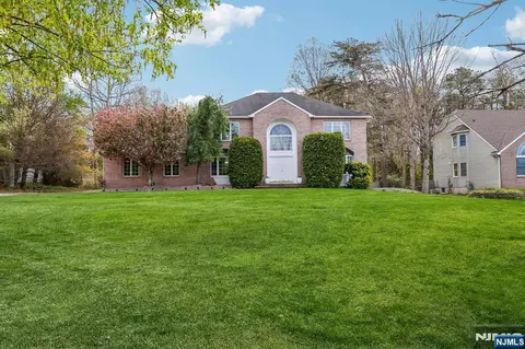 29 Overlook Dr, Jackson, NJ 08527