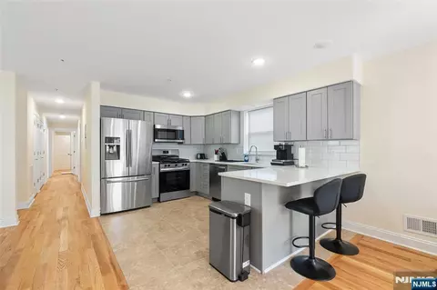 337 13th Ave, Newark, NJ 07103
