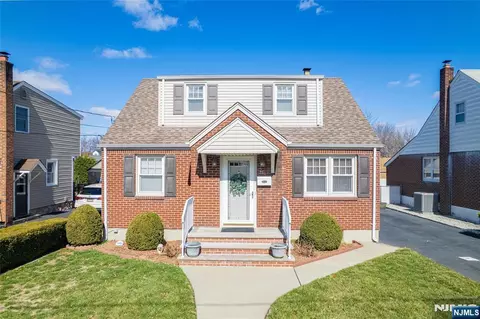 281 Fencsak Ave, Elmwood Park, NJ 07407