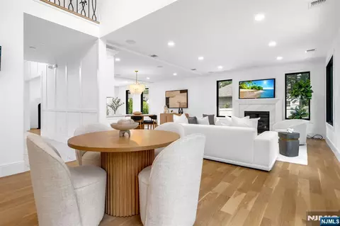 Dining - 452 Oregon St, Paramus, NJ 07652 photo 1 of 6