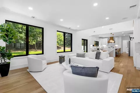 Living - 452 Oregon St, Paramus, NJ 07652 photo 2 of 3