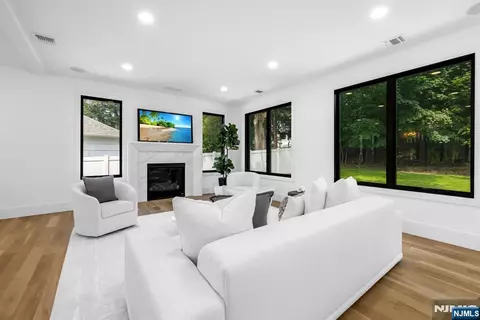 Living - 452 Oregon St, Paramus, NJ 07652 photo 1 of 3