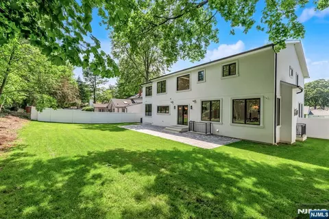 Exterior - 452 Oregon St, Paramus, NJ 07652 photo 3 of 3