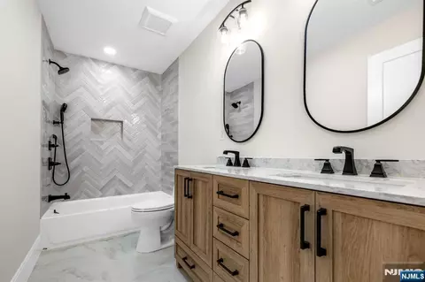 Bath - 452 Oregon St, Paramus, NJ 07652 photo 6 of 8