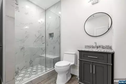 Bath - 452 Oregon St, Paramus, NJ 07652 photo 8 of 8