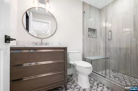 Bath - 452 Oregon St, Paramus, NJ 07652 photo 7 of 8