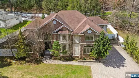 14 O Shaughnessy Ln, Closter, NJ 07624