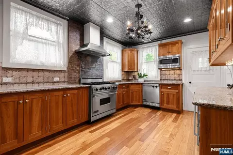 384 Anderson St, Hackensack, NJ 07601 photo 11
