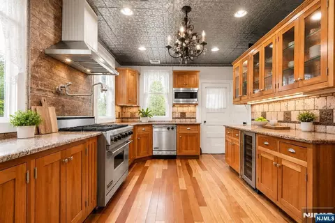 384 Anderson St, Hackensack, NJ 07601 photo 12
