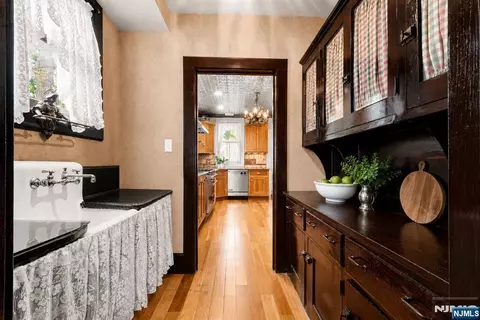 384 Anderson St, Hackensack, NJ 07601 photo 10