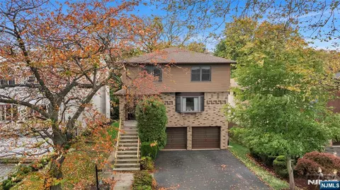 468 Morse Ave, Ridgefield, NJ 07657