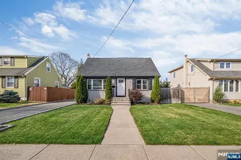 8-27 Oak St, Fair Lawn, NJ 07410